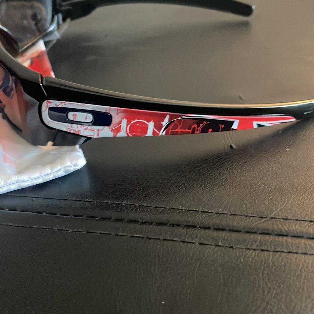 Oakley sunglasses - Picture 2 of 4